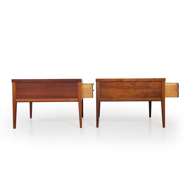 Mid-Century Modern Pair of Lane Tuxedo Walnut and Rosewood Inlaid Bowtie End Tables, Circa 1960s For Sale - Image 3 of 18