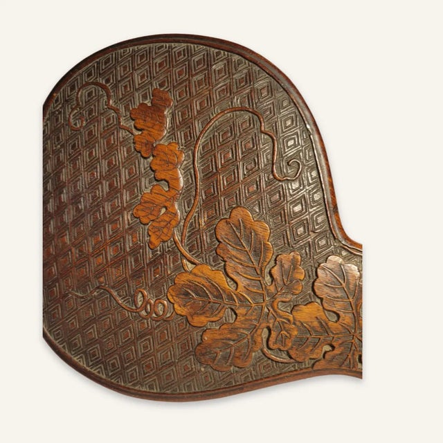 This japanese box reflects exceptional craftsmanship. The curvilinear shape representing a gourd is smooth, fluid and...