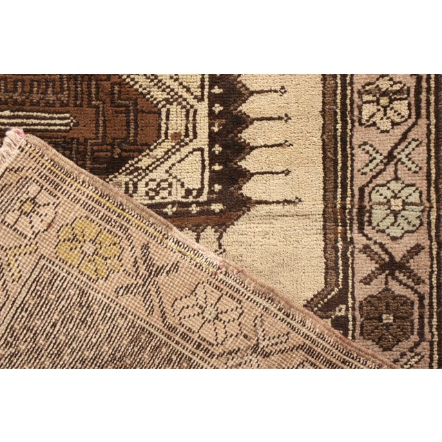 1950s Hand-Knotted Mid-Century Vintage Oushak Runner in Beige Brown Medallion Pattern For Sale - Image 5 of 5