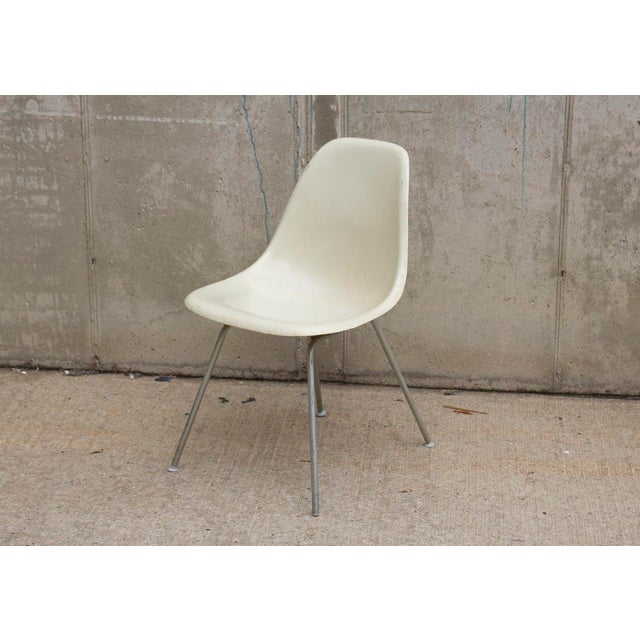 Herman Miller Eames Side Shell Chair in Parchment Fiberglass