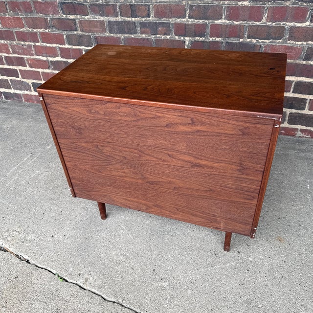 Jen’s Risom 4 Drawer Chest in Walnut For Sale - Image 10 of 11