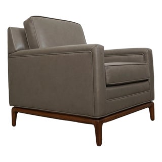 1960’s Mid-Century Modern Walnut & Leather Lounge Chair For Sale