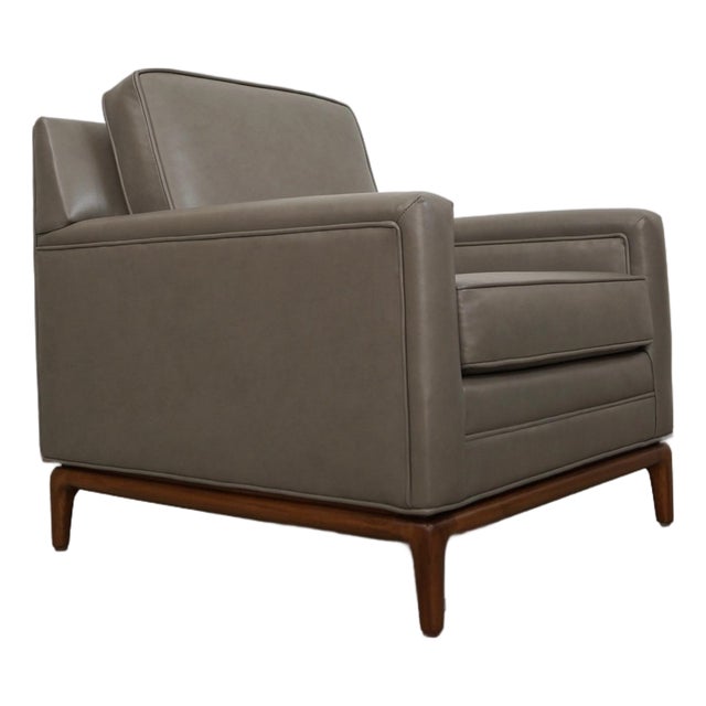 1960’s Mid-Century Modern Walnut & Leather Lounge Chair For Sale