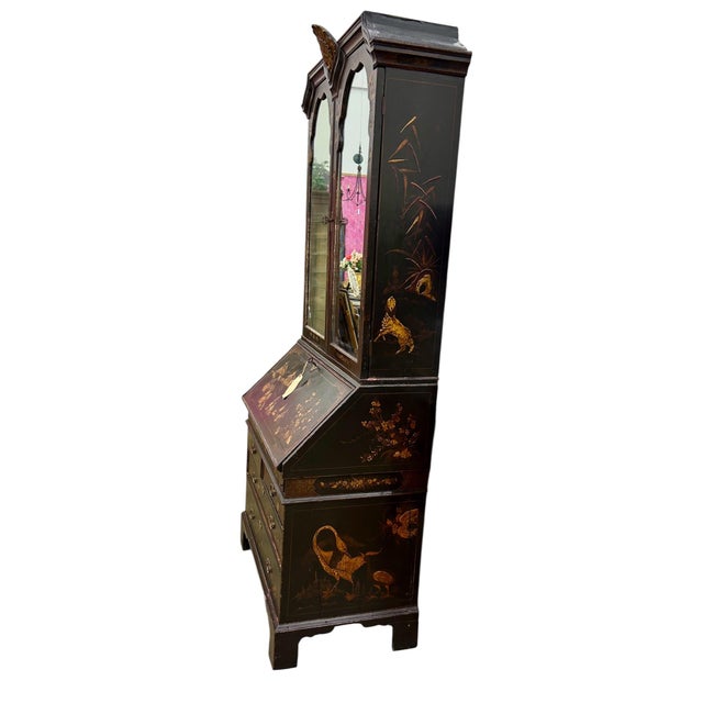 English Early 18th Century Queen Anne Japan Secretary Bookcase For Sale - Image 3 of 14
