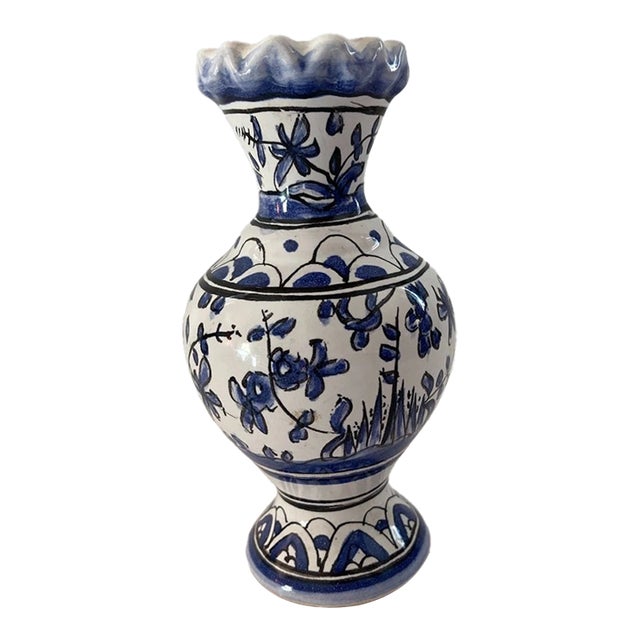 Vintage Berardos Portugal Sec XVII Hand Painted Ceramic Vase Signed For Sale