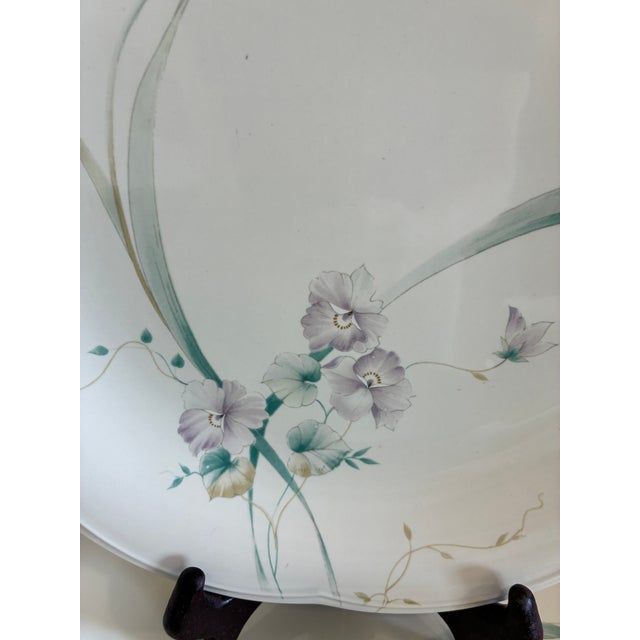 White Late 20th Century Mikasa Rondo Scalloped Floral Dinner Plates – Set of 5 For Sale - Image 8 of 13