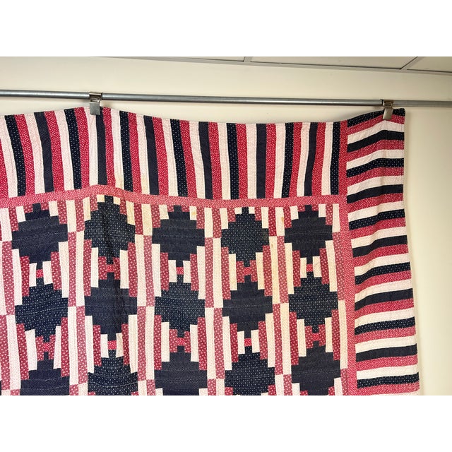 Early 20th Century Matching Pair of Antique American Patriotic Hand Quilted Log Cabin Quilts C. Early 20th Century For Sale - Image 5 of 13