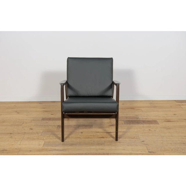 The armchair was produced by the Polish company Swarzędzka Furniture Factory in 60 s. The armchair have new cushions,...