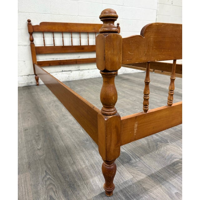 Vintage Full Size Early American Colonial Jenny Lind Spindle Bed For Sale - Image 4 of 16