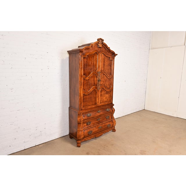 Henredon 1980s Henredon French Provincial Louis XV Carved Walnut Bombe Form Lighted Bar Cabinet For Sale - Image 4 of 17