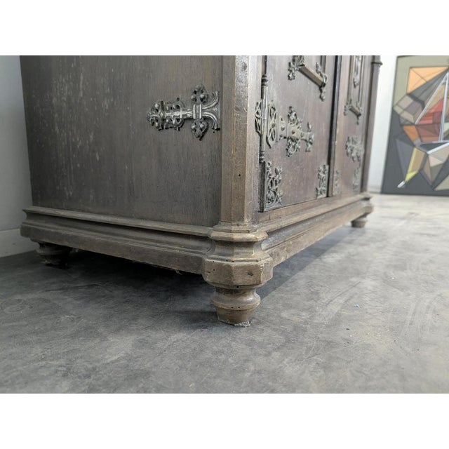 Neo-Gothic Cabinet in Bronze attributed to Mr. Ringell For Sale - Image 5 of 15