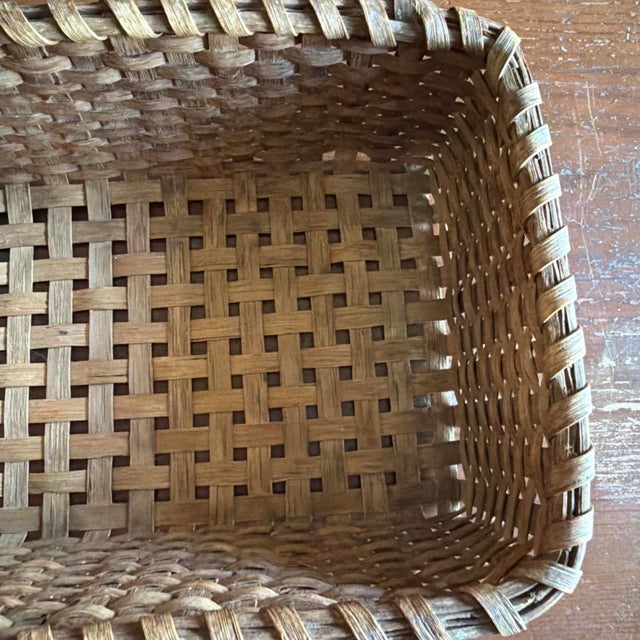 Late 19th Century A Antique Pennsylvania Rectangular Splint Oak or Ash Basket, Circa 1900 For Sale - Image 5 of 18