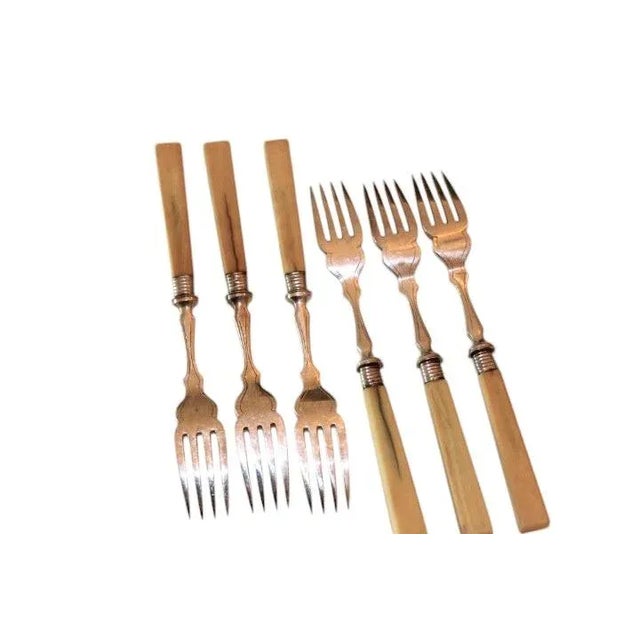 Mappin & Webb Circa 1910 Antique Mappin & Webb European Victorian Fish Knife and Fork Set- 6 Forks 6 Knives For Sale - Image 4 of 8