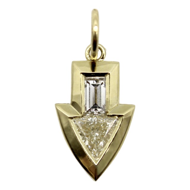 18k Gold Diamond Arrow Pendant For Sale