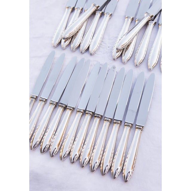 French Table and Appetizer Knives in Silver-Plated Stainless Steel, 1940s, Set of 24 For Sale - Image 4 of 9