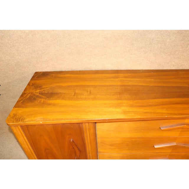 Mid 20th Century Boomerang Dresser For Sale In Philadelphia - Image 6 of 12