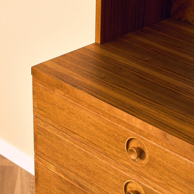 Swedish Bookshelf in Walnut by Bertil Fridhagen for Bodafors, 1950 For Sale - Image 6 of 9