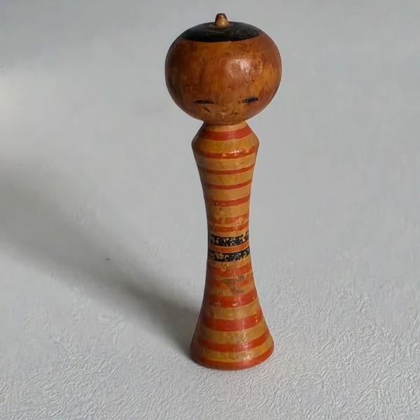 Vintage 1960s Japanese Miniature Kokeshi Dolls - Articulated Wooden Trio For Sale - Image 15 of 18