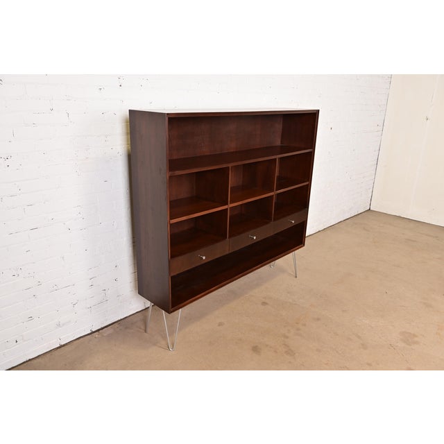 Lane Furniture 1960s Paul McCobb Mid-Century Modern Walnut Bookcase on Hairpin Legs, Newly Refinished For Sale - Image 4 of 14