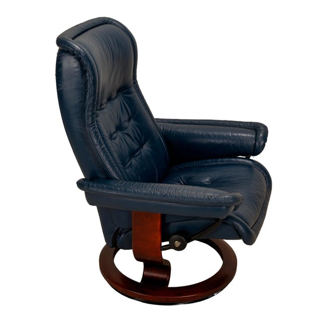 Ekornes Stressless Royal Recliner – Medium – Blue Leather With Wood Base - Made in Norway For Sale - Image 11 of 11