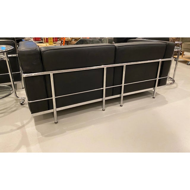 Metal Chrome and Leather Sofa in the Style of Le Corbusier For Sale - Image 7 of 10
