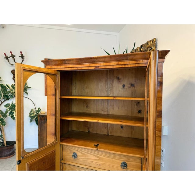 Biedermeier Display Cabinet in Walnut For Sale - Image 14 of 18