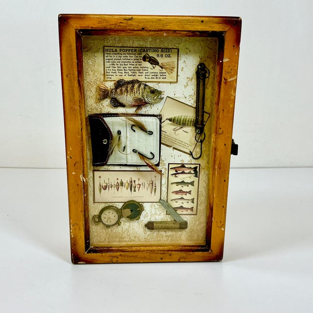 1970s Vintage Adirondack Fly Fishing Motif Wall Mount Key Box With 6 Hooks For Sale - Image 4 of 13