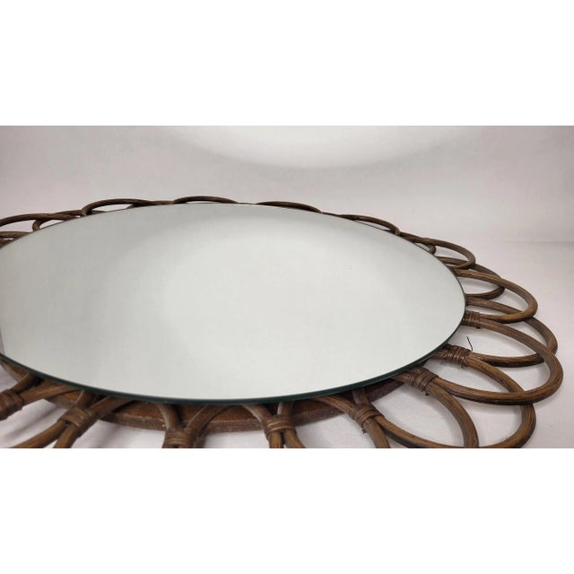 Large rattan sun mirror from the 70s. Total width 68 cm. Total height 88 cm. It is in impeccable condition.