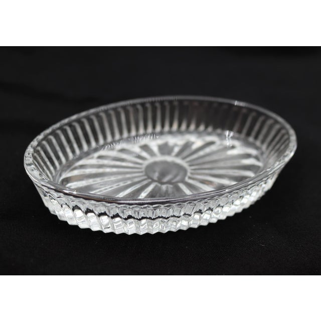 Old new stock never used vintage countertop clear glass soap dish. This is a nice and simple piece of elegance for your...