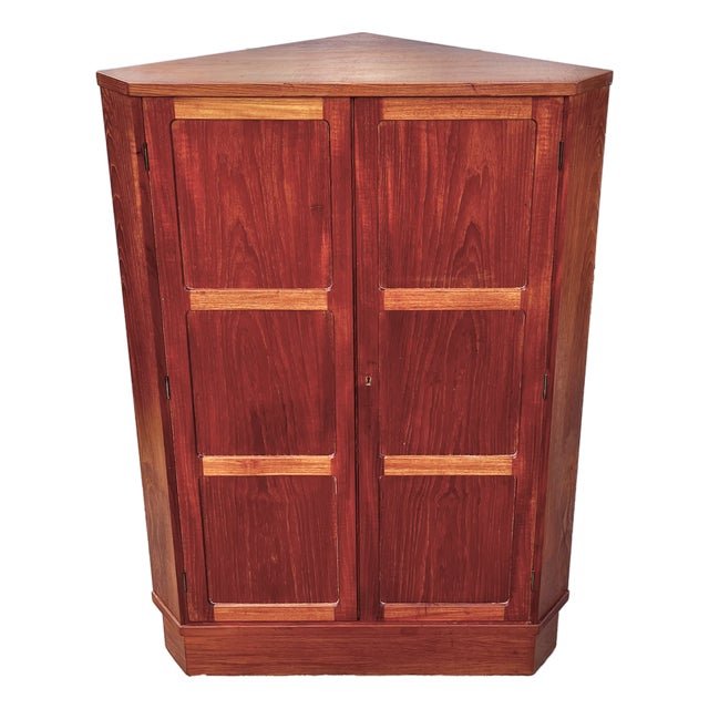 Mid Century Danish Modern Teak Corner Cabinet With Lock + Key | Vamo Sønderborg Møbelfabrik For Sale
