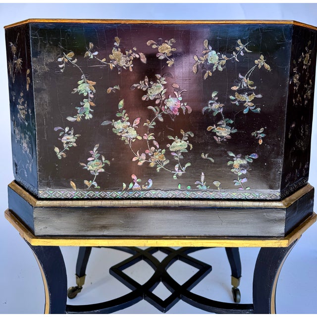 Black Regency Chinese Export Black Lacquer Jardinière With Mother-of-Pearl Inlay on Stand, Circa 1810 For Sale - Image 8 of 17