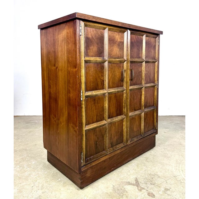 1970s Mid Century Modern Walnut Rolling Bar Cabinet With Glasses by Lane For Sale - Image 5 of 12