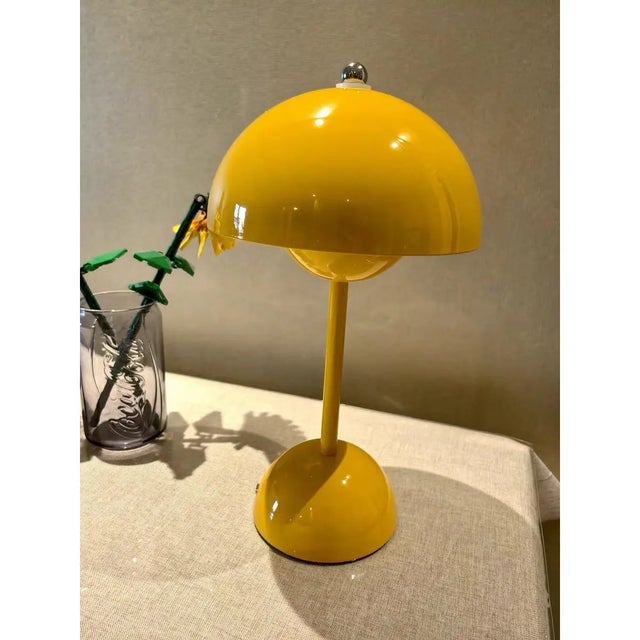 The shade is in a plump bud shape (glossy metal texture), the lamp body transitions with a spherical connection +...