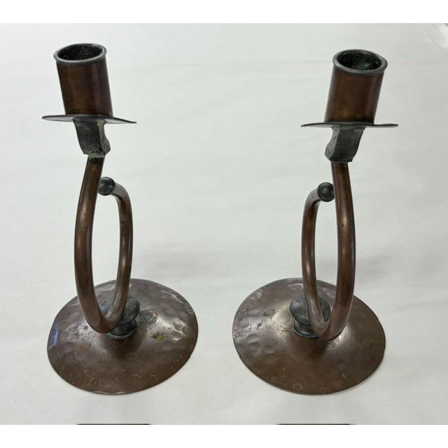Early 20th Century Benedict Proctor Flemish Copper Pair of Candle Stick Holders, Signed For Sale - Image 5 of 7