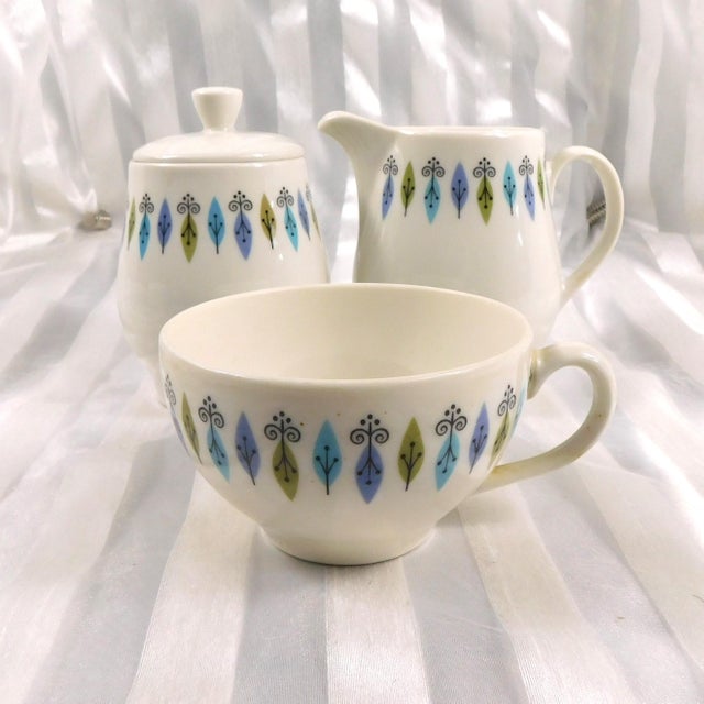 Traditional 1960s Syracuse Sugar Bowl, Creamer, and Two Teacups in Nordic For Sale - Image 3 of 5