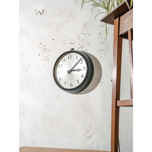 Bakelite Synchronome Wall Clock with Gold Bezel for GPO, England, 1960s For Sale - Image 11 of 14