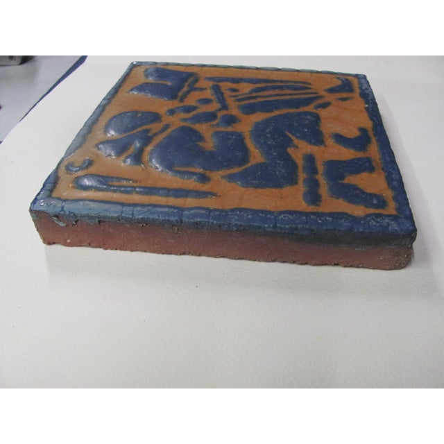 Ceramic Rare Grueby Pottery 6" X 6" Fiddler Tile in Blue and Yellow Glazes 1905 For Sale - Image 7 of 12