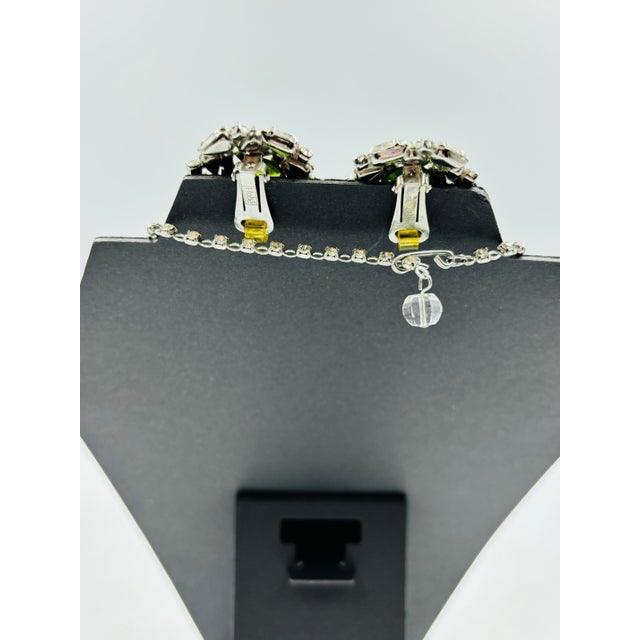 1940s 1940s Fantastic Peridot-Green Hobé Rhinestone Empire Necklace and Earrings Set For Sale - Image 5 of 11