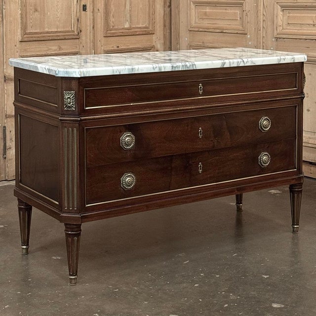 French Mid-Century French Mahogany Commode With Carrara Marble Top in Louis XVI Style For Sale - Image 3 of 17