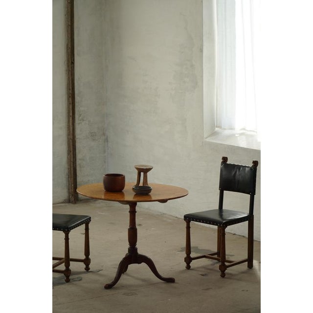 Antique Swedish Tilt-Top Occasional Table in Burl Wood, Early 19th Century For Sale - Image 15 of 17
