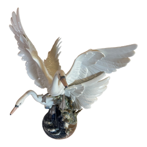 LLadro Swans Take Flight