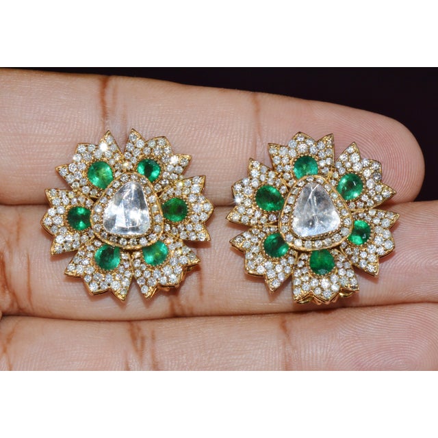 Late 20th Century Pair of Estate Natural 6.40cts Diamond & Emerald Solid 18k Gold Floral Earrings For Sale - Image 9 of 13