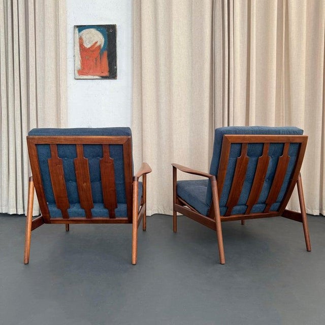 1960s Pair of Scandinavian Modern Lounge Chairs by Ib Kofod-Larsen for Selig For Sale In New York - Image 6 of 9