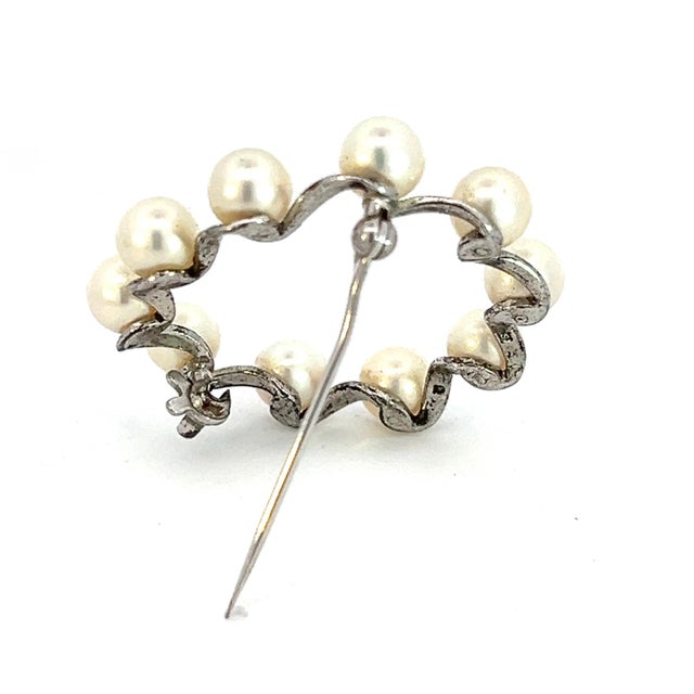 1990s Mikimoto Estate Akoya Pearl Brooch Pin Sterling Silver For Sale - Image 4 of 9
