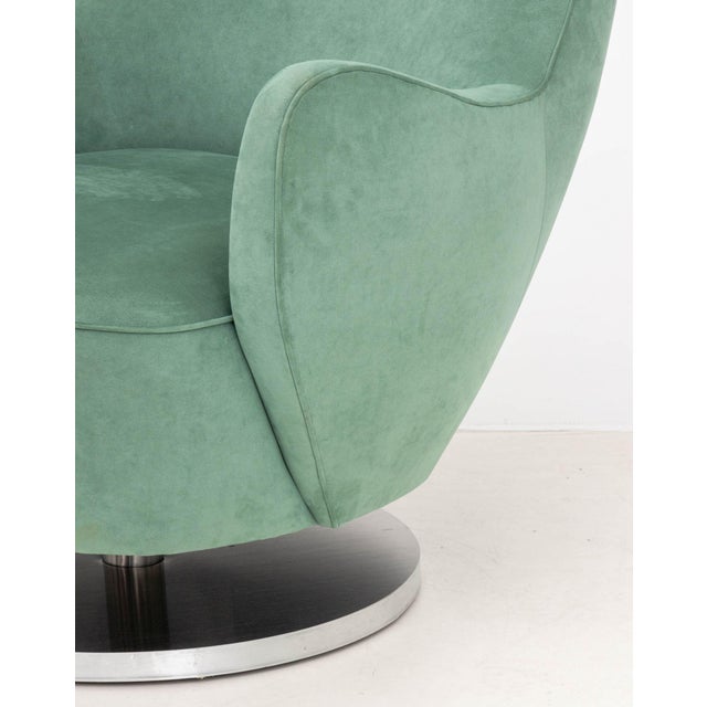 Vladimir Kagan Barrel Swivel Chair and Ottoman For Sale In New York - Image 6 of 10
