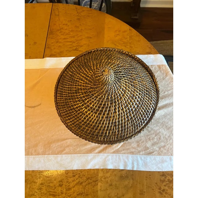 1960s Vintage Woven Rattan Split Reed Basket With Lid, Large Lombok Style Decorative Basket For Sale - Image 6 of 10
