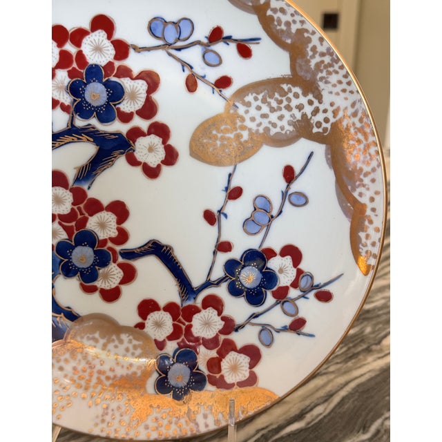 Ink Blue Mid-Century Apple Blossom Motif Gold Imari Decorative Plate For Sale - Image 8 of 9