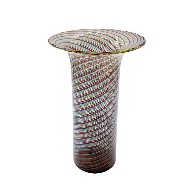 The vase is a work by master glassmaker Lino Tagliapietra. It is an iconic piece, often part of the "Tessuto" or "Mogambo"...