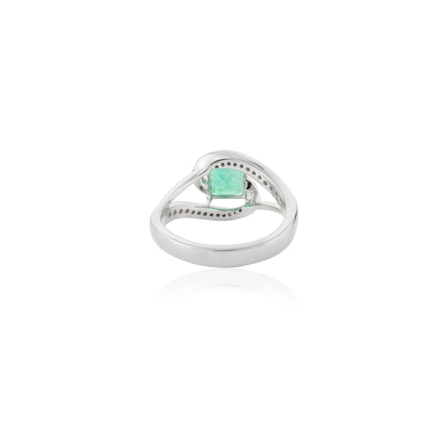 Square Cut Emerald Ring Embellished With Diamond Size 5 For Sale In New York - Image 6 of 11