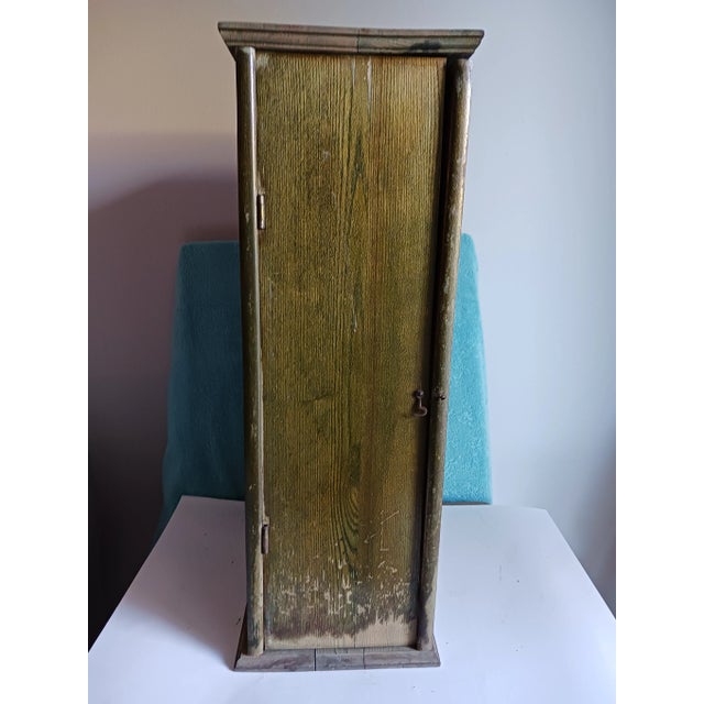 Colorful Diamond Dye Country Store Tin and Wood Cabinet Chromolithograph 1911 For Sale - Image 9 of 10